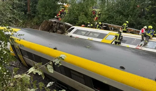 Almanya'da tren kazası! Çok sayıda can kaybı