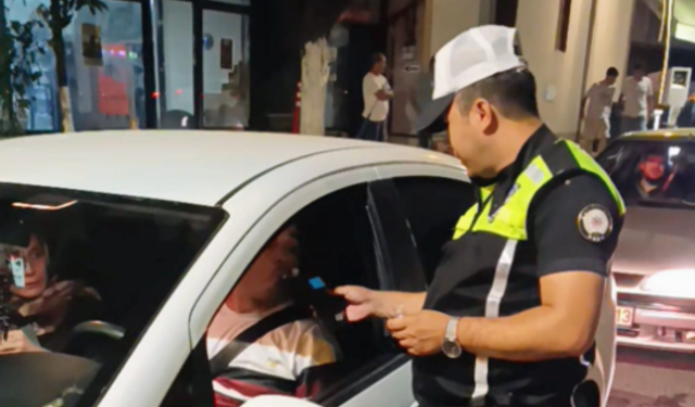 KİLİMLİ'DE ALKOLLÜ SÜRÜCÜLERE GEÇİT YOK! BASKIN GİBİ DENETİM