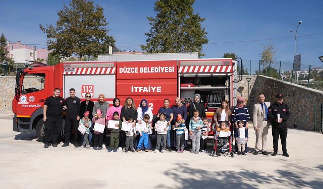 Yüzlerindeki tebessüm dünyaya bedel