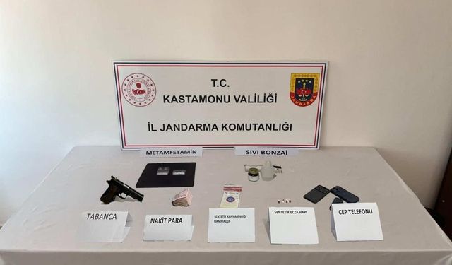 Kastamonu'da Yüksek Miktar Sentetik Ecza Hapı Bulunduran 2 Şahıs Tutuklandı