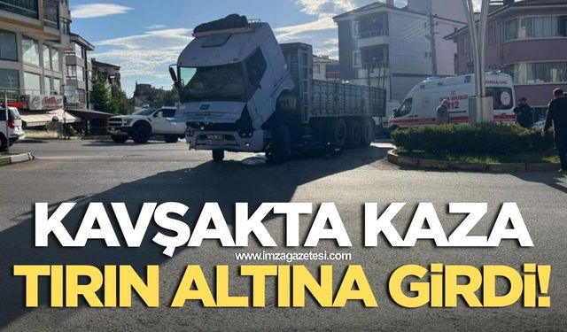 Kavşakta kaza tırın altına girdi