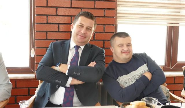 Kilimli Belediye Başkanı Kamil Altun’dan anlamlı buluşma: Özel Kardeşlerle Kahvaltıda Bir Araya Geldi