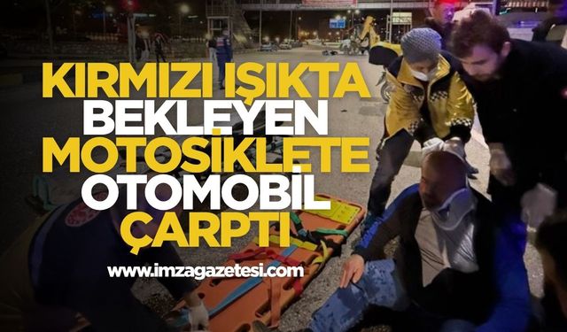 Kırmızı Işıkta Bekleyen Motosiklete Otomobil Çarptı!