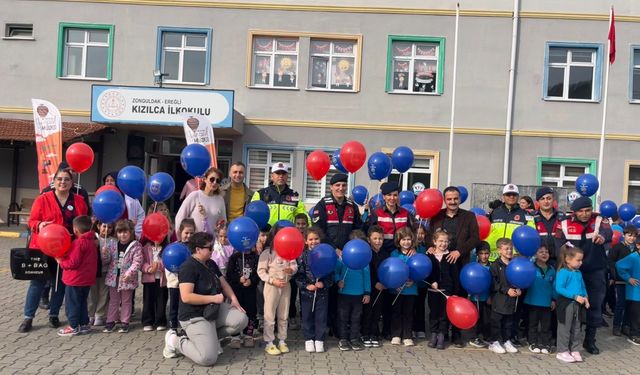 Ereğli’de Anlamlı Buluşma... Jandarma ve Oyuncak Müzesi Çocuk Hakları İçin Köy Okulunda El Ele!