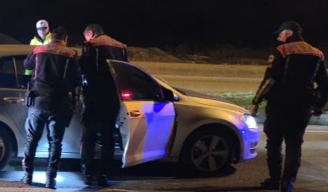 Bartın-Zonguldak yolunda Alkollü Sürücü yaptı yapacağını!