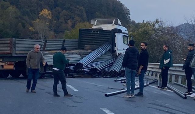 Yola çıkacaklar dikkat! Zonguldak-Ereğli Karayolunda Tır kaydı yol kapandı!