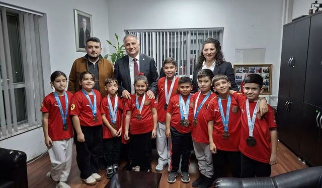 Minik Karatecilerden Milletvekili Bozkurt'a Ziyaret