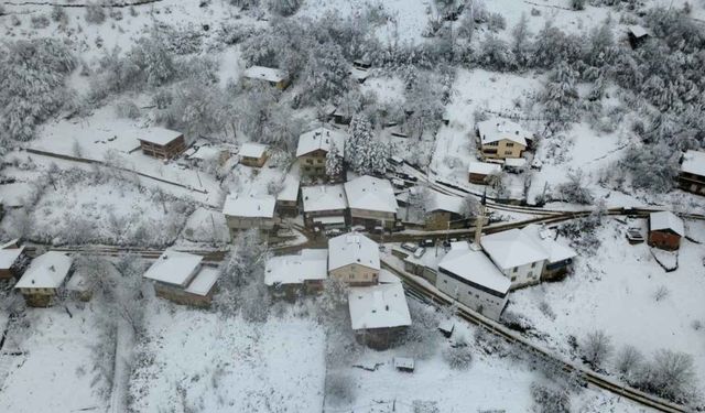 Bartın'da kar kalınlığı 1 metreyi aştı...
