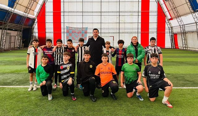 Kilimli Belediye Başkanı Altun sahaya İndi... Çocukların Mutluluğuna Ortak Oldu!