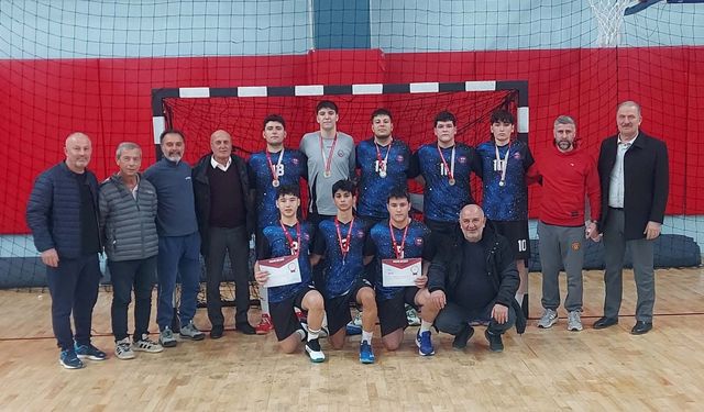 Zonguldak MTAL Hentbol Takımı Bölge Şampiyonu Oldu