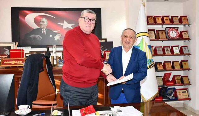 Belediye Başkanından Emekliye Ayrılan 45 Yıllık Çaycıya Teşekkür!