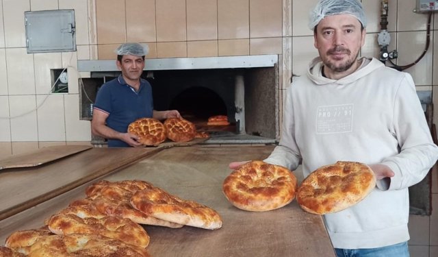 Devrek’te Ramazan pidesi vatandaşların tüketimine sunulmaya başlandı