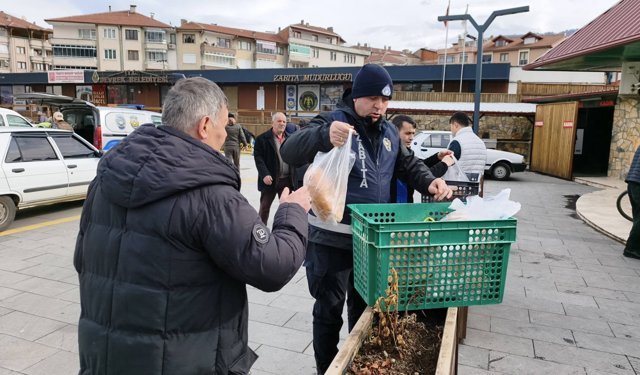 Devrek’te El Konulan Ekmekler Vatandaşa ve Kursa Dağıtıldı...