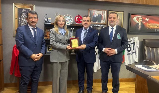Kaymakam Şıktaş’tan Milletvekili Çolakoğlu’na Anlamlı Plaket