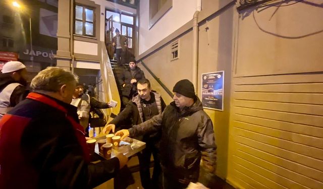 Berat Kandili’nde 4 Bin Kişiye Salep İkramı!