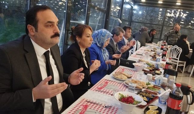 Başkan Dökmeci Muhtarlarla İftar Sofrasında Buluştu