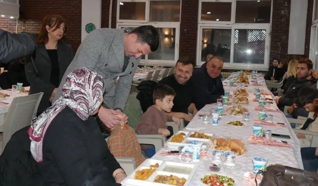 Kilimli Belediye Başkanı Altun, Meclis Üyeleri ve Çalışanlarla İftarda Buluştu