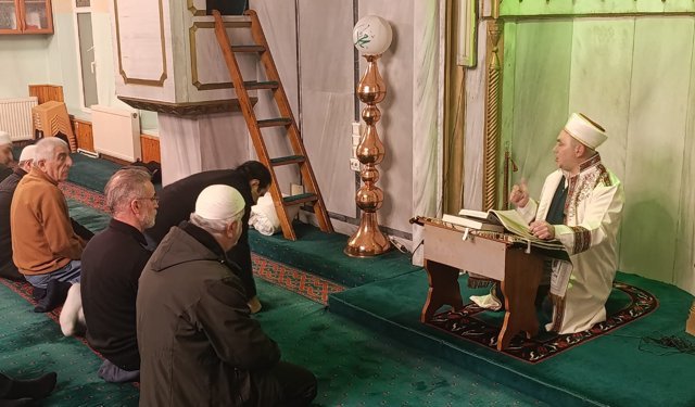 Kilimli’de Teravih Öncesi Vaaz: Abdest ve Namaz Konusunda Önemli Uyarılar