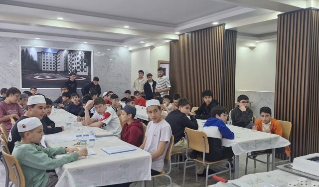 Genç Hafızlara Anlamlı Ziyaret