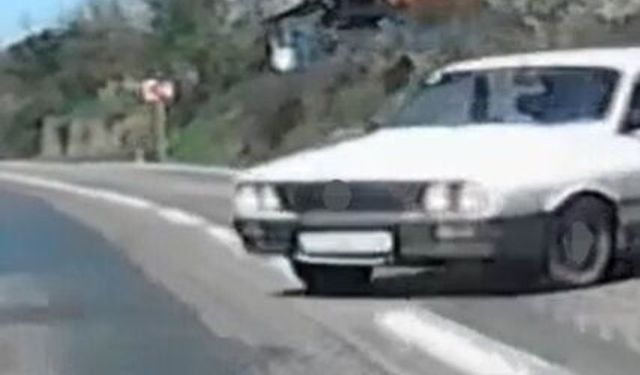 Bartın'da 2 otomobil kafa kafaya çarpıştı