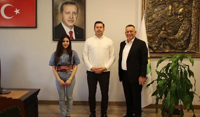 "Heyamo” ağıtıyla hafızalarda yer edinen sanatçı Ceren Ece Öksüz Kilimli'deydi