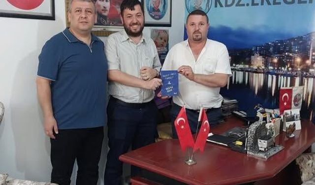 Otizmli Memurdan Başkana Şiir Gibi Hediye!
