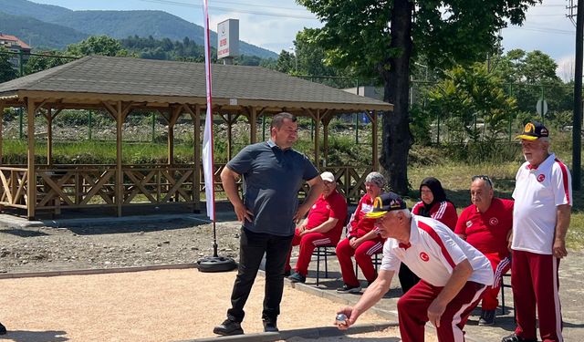 Huzurevi Sakinleri ve Kıbrıs Gazileri Bocce Turnuvasında Bir Araya Geldi