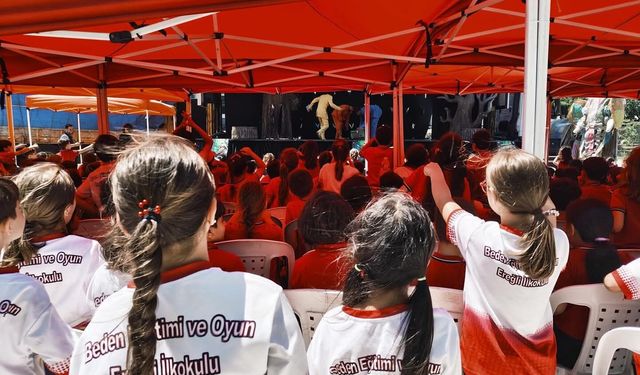 Ereğli’de Çocuklar İçin Sanat Dolu Gün... 1.500 Öğrenci "Sihirli Kutu" İle Buluştu