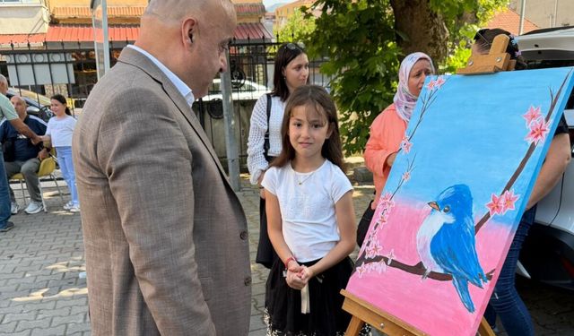Kilimli Gençlik Merkezi'nde Muhteşem Dönüşüm: Yıl Boyunca Emek Verilen Resimler Görücüye Çıktı