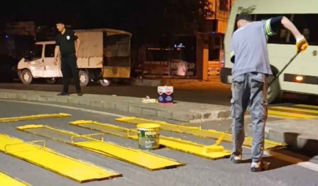 Kilimli Belediyesi Kent Merkezinde Yaya Geçitlerini Yeniden Boyuyor