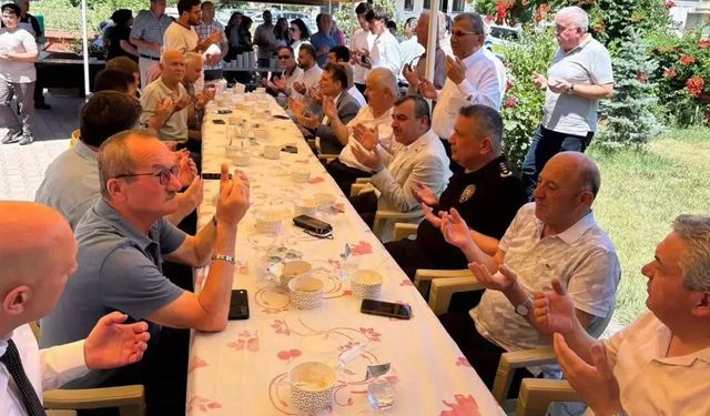Çaycuma'da Aşure Bereketi: Ak Parti Teşkilatı Merkez Ulu Camii’nde Vatandaşla Buluştu