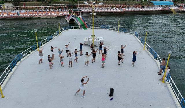 BARIŞ PLAJI’NDA ZUMBA COŞKUSU!