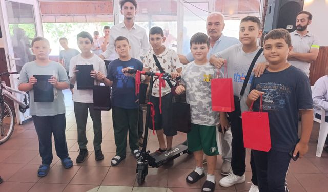 Namaza Düzenli Gelen Öğrenciye Elektrikli Scooter Hediye Edildi