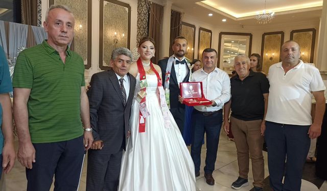 Zonguldak'ta Görkemli Düğün: Siyaset ve İş Dünyası Akkaya Ailesinin Mutluluğuna Ortak Oldu