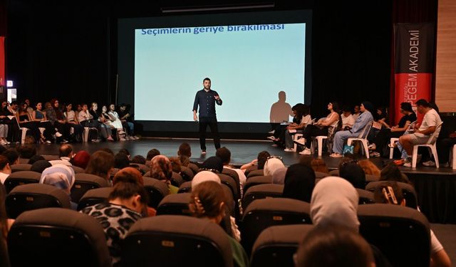 AKM’de KPSS Yoğunluğu: Salona Sığmayan Adaylar İçin Led Ekran Kuruldu