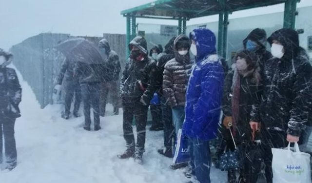 Zonguldak, kar yağışına teslim... Sağlık çalışanları mahsur kaldı!