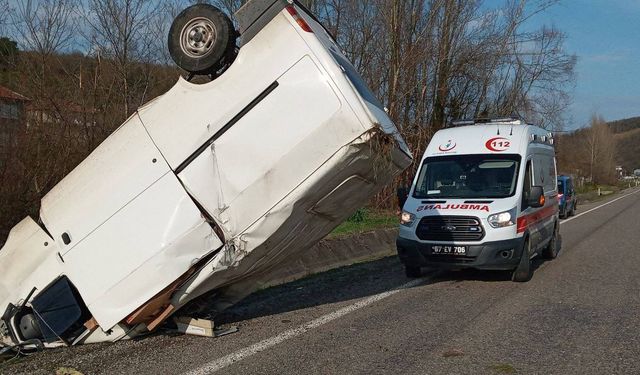 Direksiyon hakimiyetini kaybetti şarampole devrildi: 1 yaralı