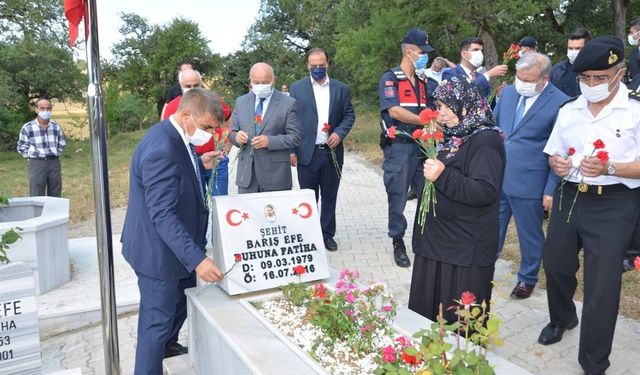 15 Temmuz Şehidi Barış Efe, kabri başında anıldı