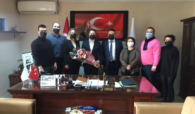 Çaycumalı Avukatlar,14 Mart Tıp Bayramı nedeniyle ilçede görev yapan doktor ve sağlık çalışanlarını ziyaret etti.