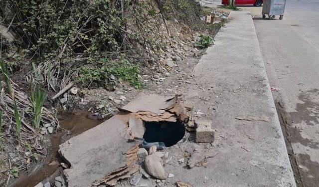 Mahalleye akan lağım vatandaşları isyan ettirdi...