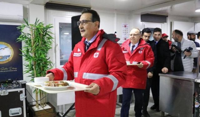 Bakan Dönmez, Filyos Limanı’nda çalışanlar ile iftar yaptı...