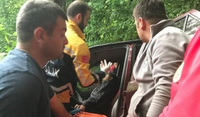 Kozlu'da otomobil ormanlık alana uçtu: 1 yaralı