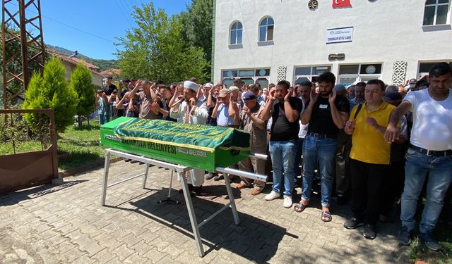 Evinde ölü bulunan gurbetçi toprağa verildi: Torunu gözaltında