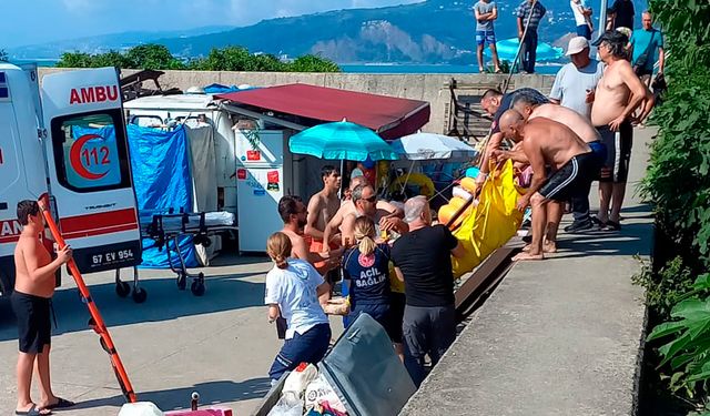 Serinlemek için denize giren genç boğulma tehlikesi geçirdi