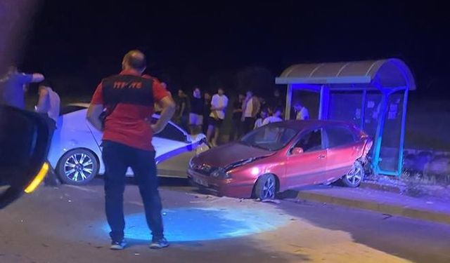 Kozlu'da üst üste kazalar... Otomobiller çarpıştı: 2 yaralı...