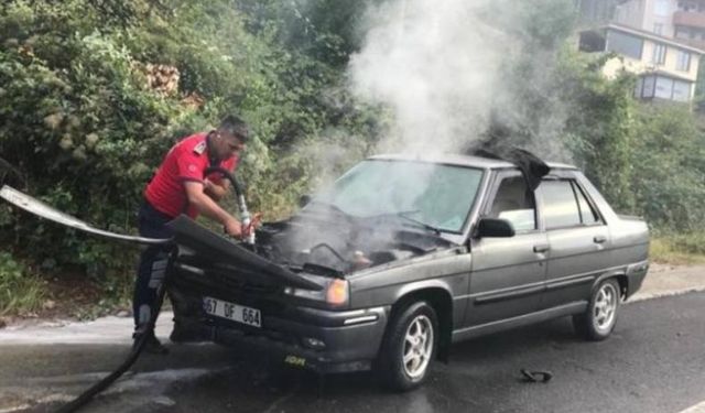 Seyir halindeki otomobilde yangın çıktı...