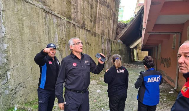 Zonguldak’ta istinat duvarı çöktü: 20 daire tahliye edildi!