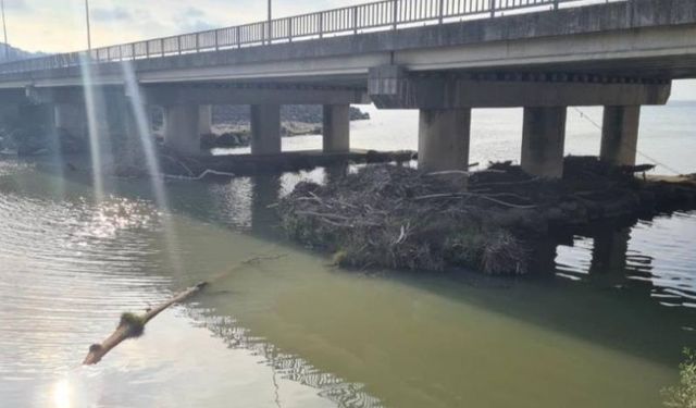 Zonguldak'ı İstanbul’u bağlayan köprü vatandaşları tedirgin ediyor...