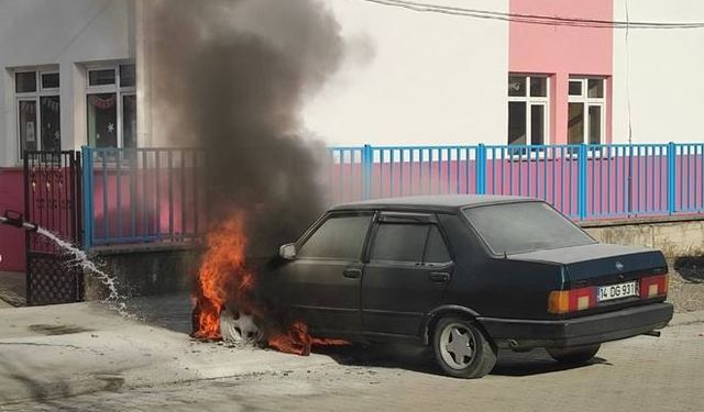 Park halindeki araç alevlere teslim oldu...