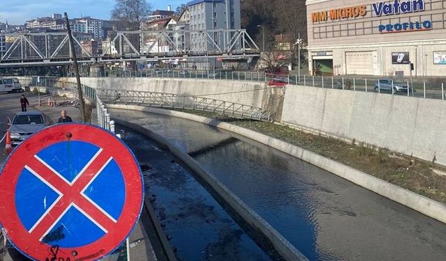 Yaya köprüsü yıkıldı! Vatandaş tepkili...